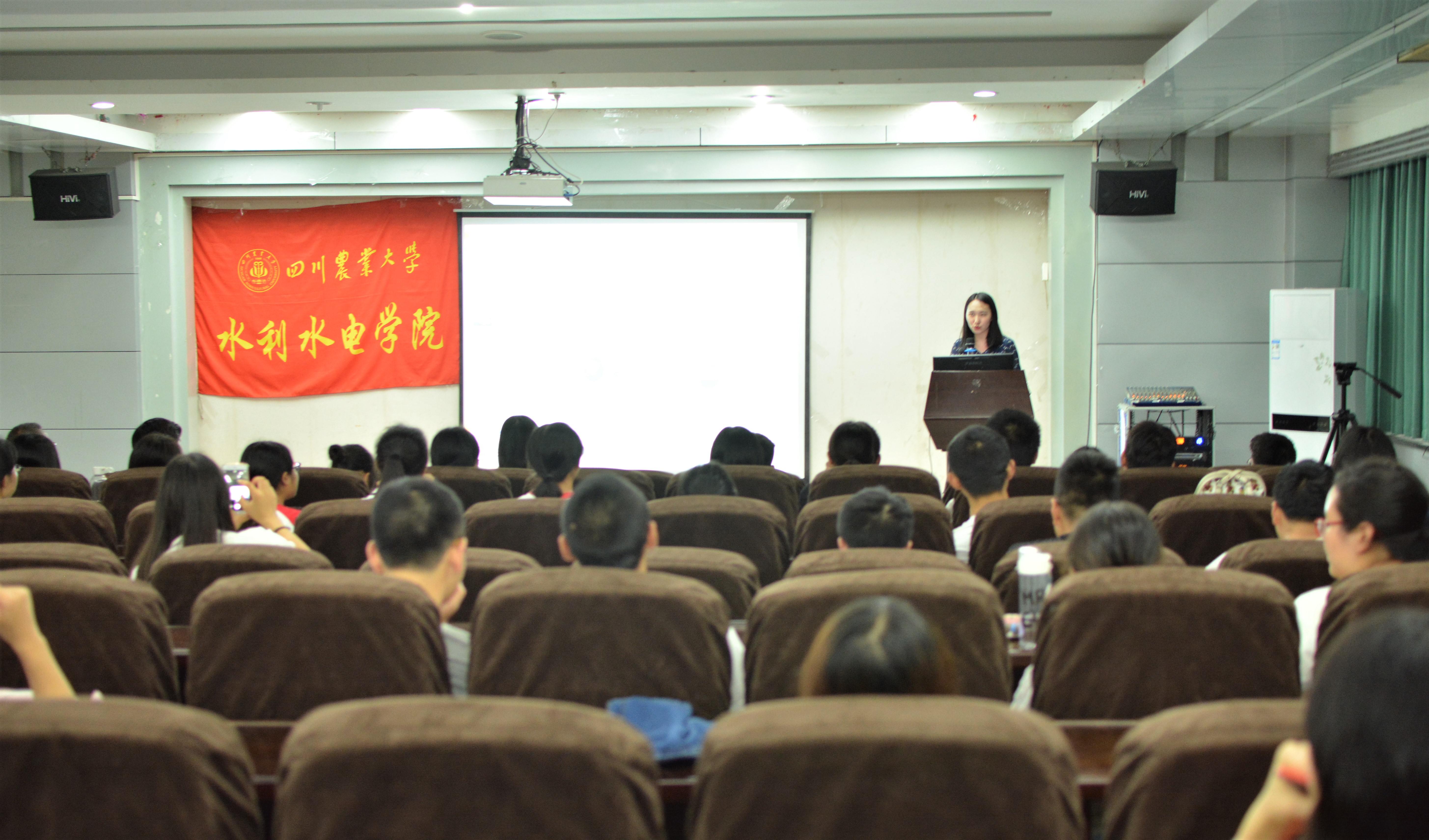 水利水电学院举行2018届优秀毕业生经验交流分享会
